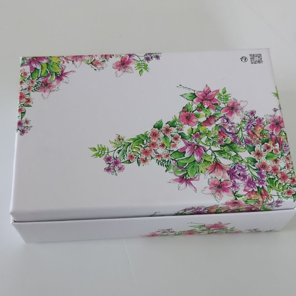 Dior Keepsake Gift Box Floral with Tissue Paper Envelope NEW - Picture 4 of 9